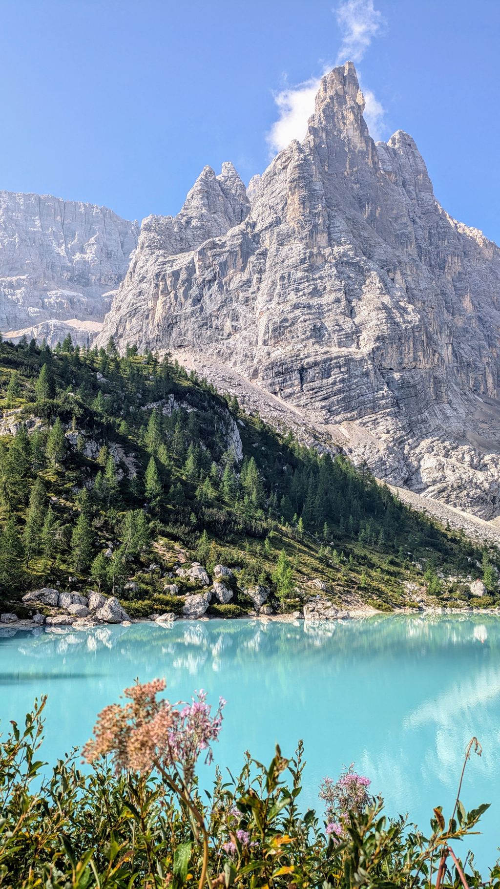 Lake Sorapis in its stunning beauty