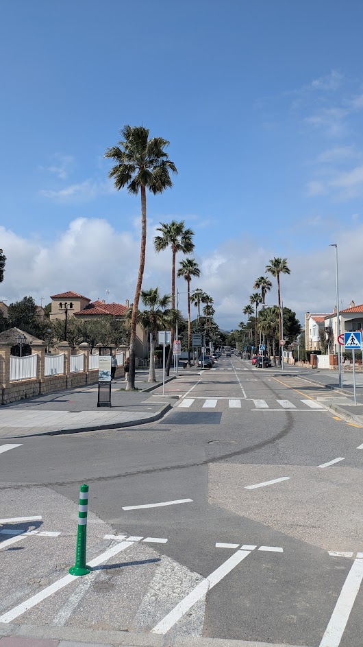 The road leading to the coast